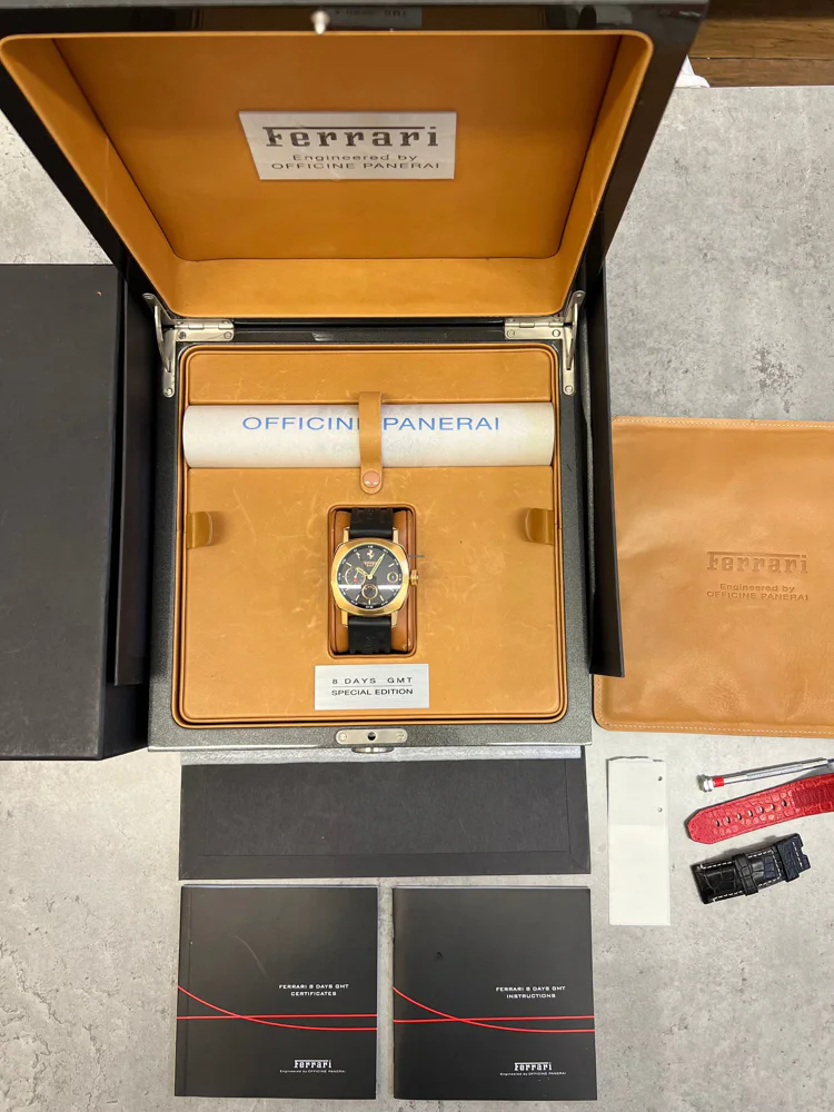 Panerai Ferrari 8 Days Ferrari Gmt FULL SET + Aditional Ferrari leather strap.